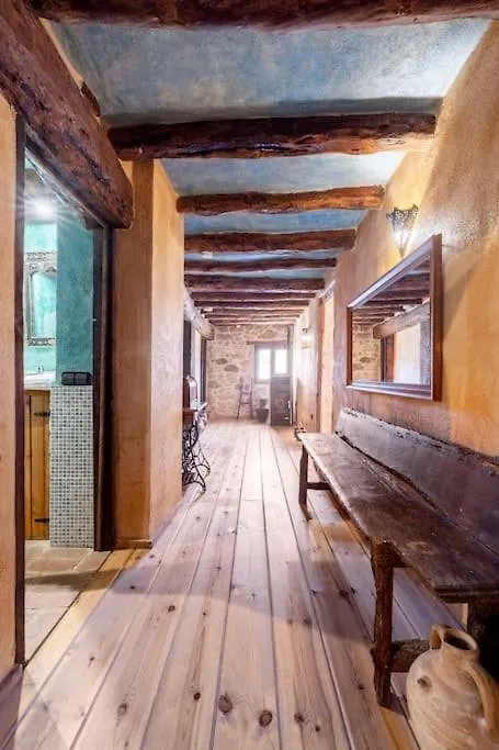 Can Miqueló: casa familiar rústica Prat de Comte