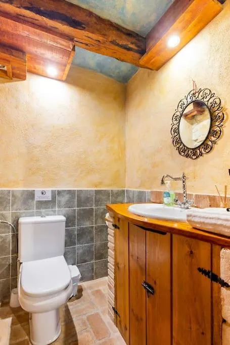 Can Miqueló: casa familiar rústica Prat de Comte Casa rural