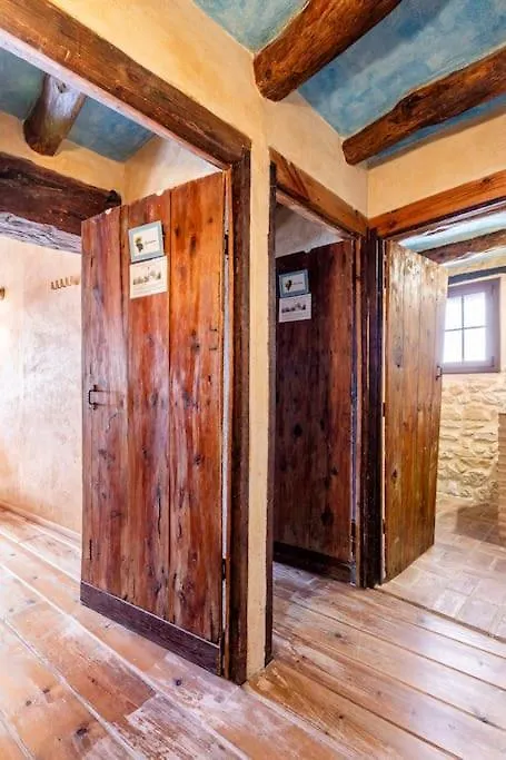 Can Miqueló: casa familiar rústica Prat de Comte 0*,
