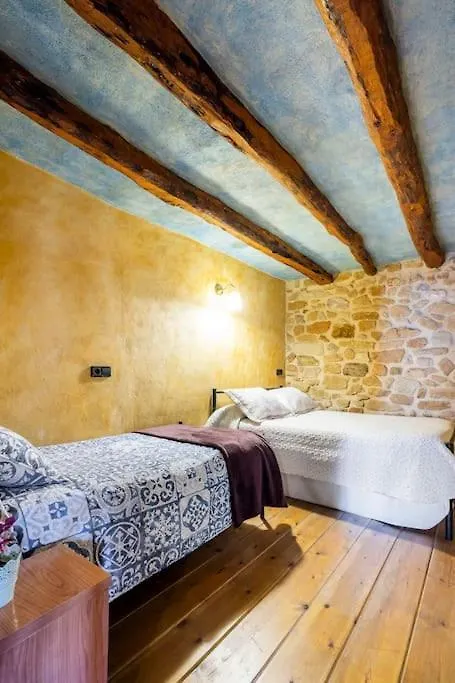 Can Miqueló: casa familiar rústica Prat de Comte
