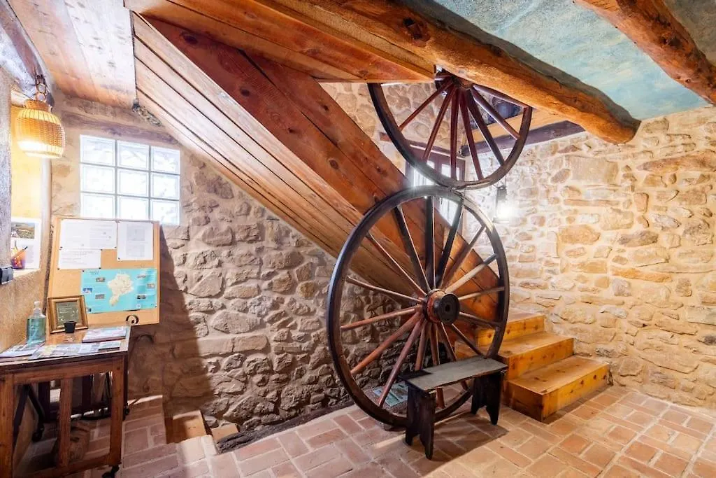 Casa rural Can Miqueló: casa familiar rústica Prat de Comte