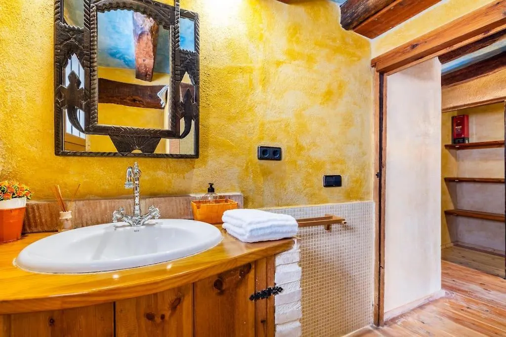 Can Miqueló: casa familiar rústica Prat de Comte Casa rural