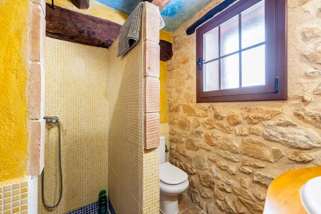 Casa rural Can Miqueló: casa familiar rústica Prat de Comte