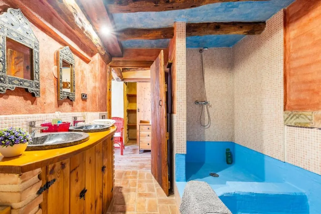 Can Miqueló: casa familiar rústica Prat de Comte