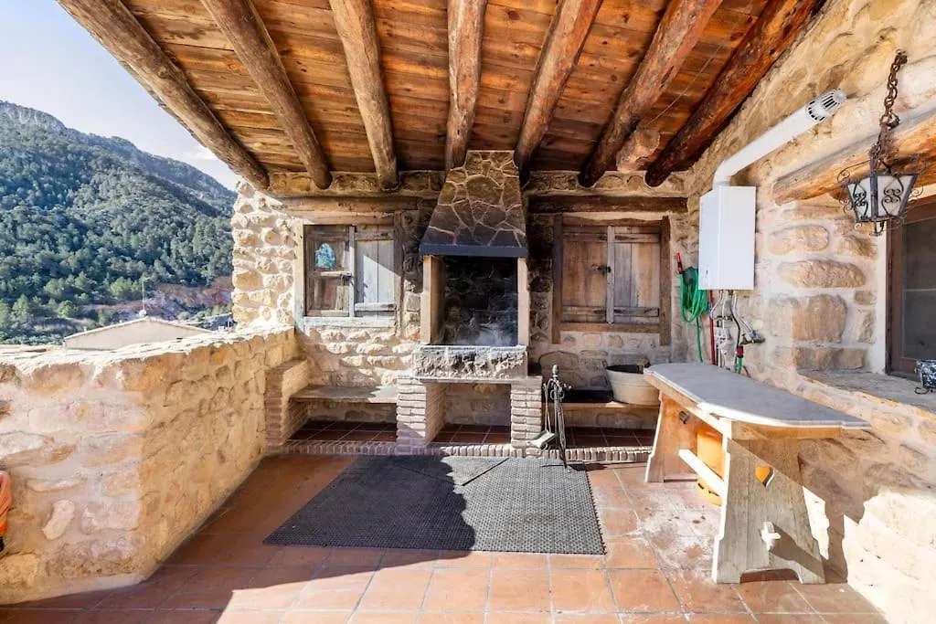 Can Miqueló: casa familiar rústica Prat de Comte