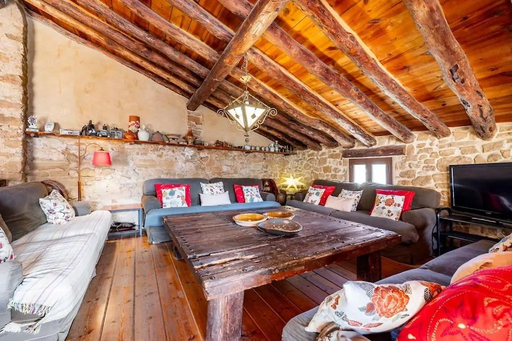 Casa rural Can Miqueló: casa familiar rústica Prat de Comte