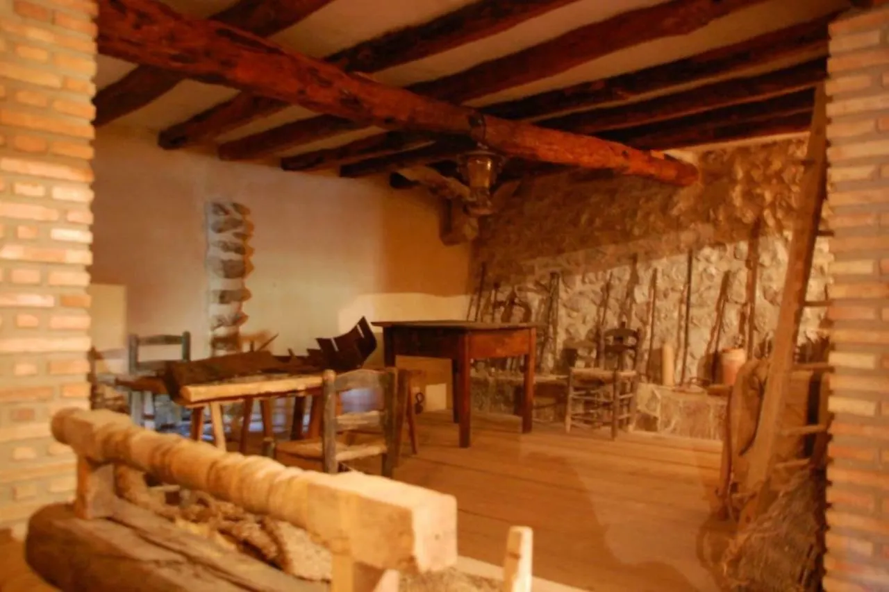 Can Miqueló: casa familiar rústica Prat de Comte Casa rural