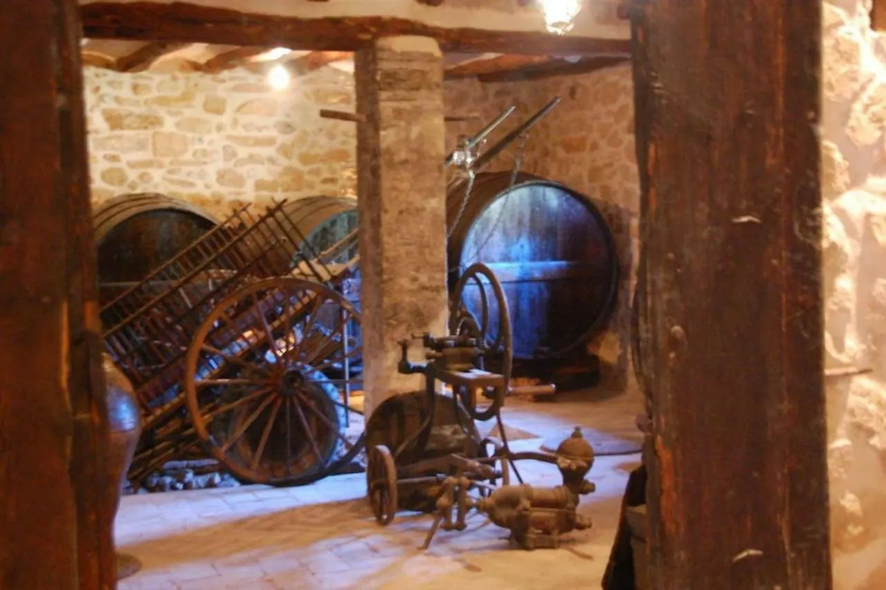 Can Miqueló: casa familiar rústica Prat de Comte 0*,